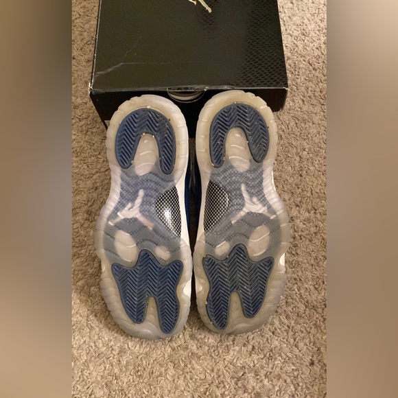 Jordan 11 low size 5 - Picture 3 of 5